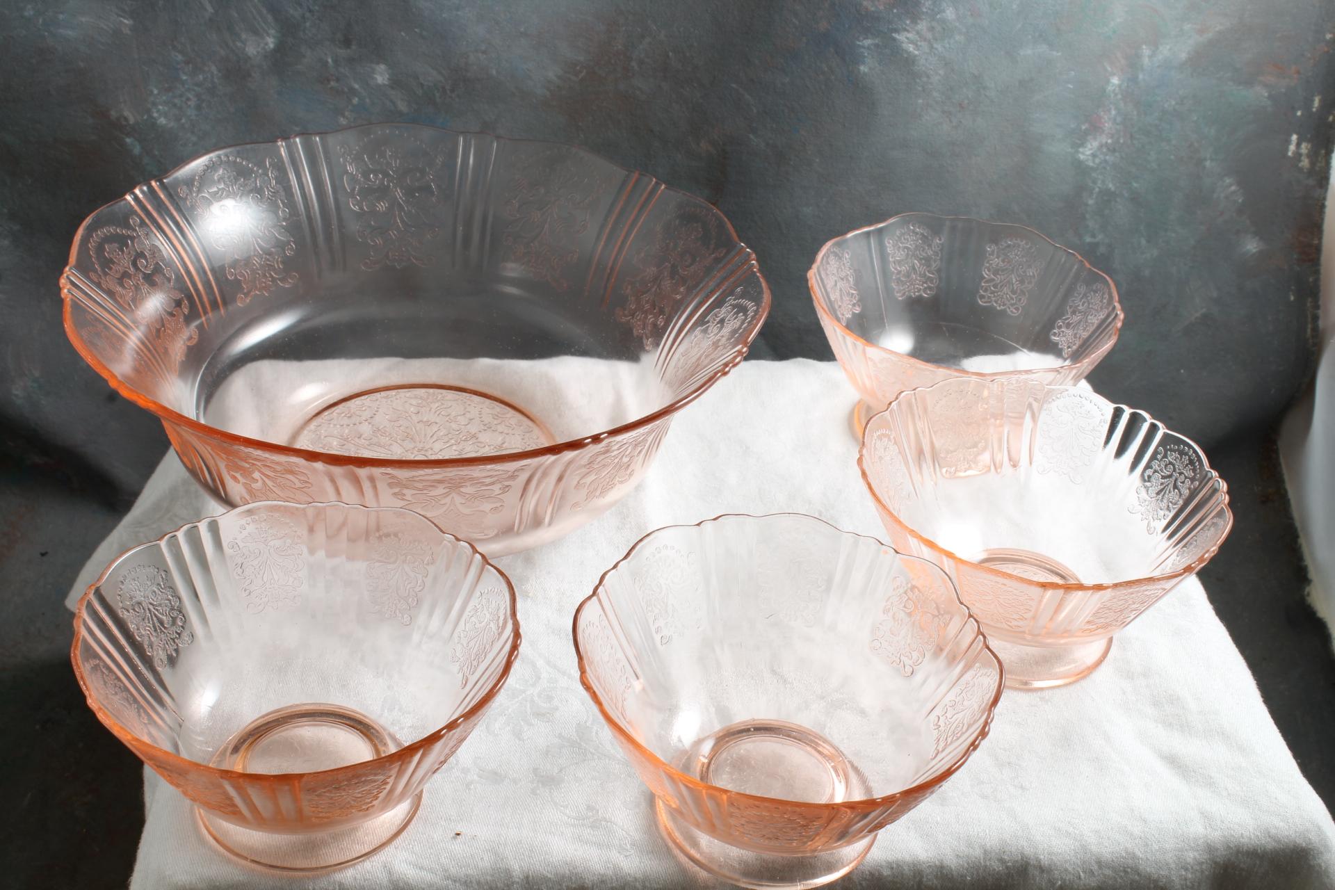 Pink Depression Sweetheart Glass Fruit Bowl and 4 Matching Berry Bowls