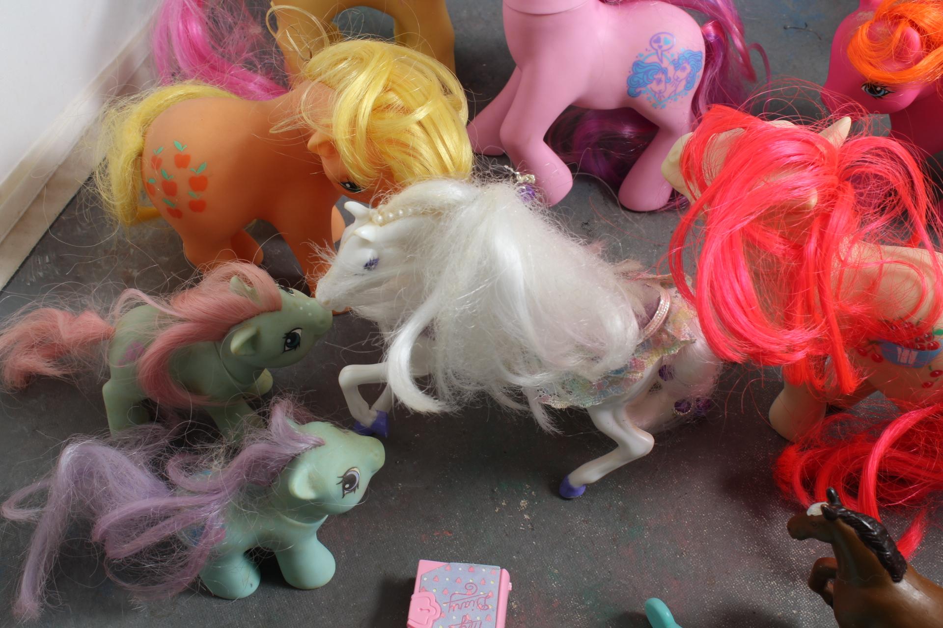 Large Lot of Vintage My Little Pony Ponies  All Look Good & Clean