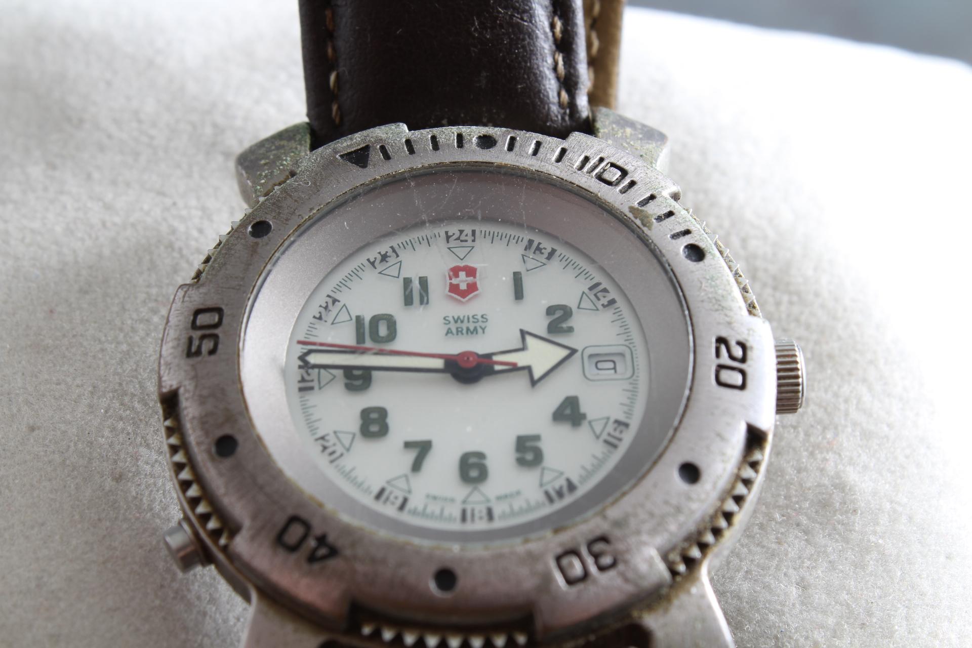 Swiss Army Working Wrist Watch with Leather Band