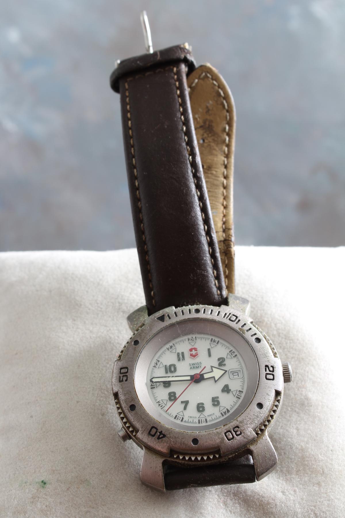 Swiss Army Working Wrist Watch with Leather Band