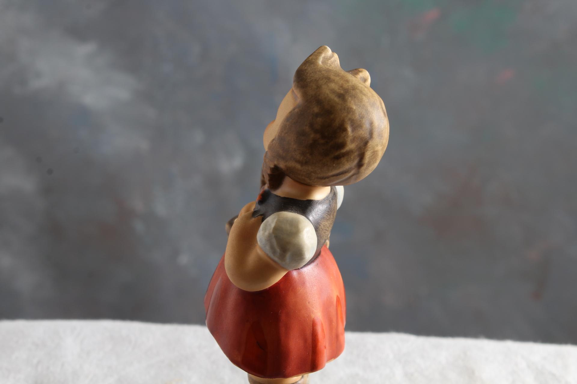 Vintage Hummel Goebel Figurine LITTLE SHOPPER #96 Measures 4.75" Tall