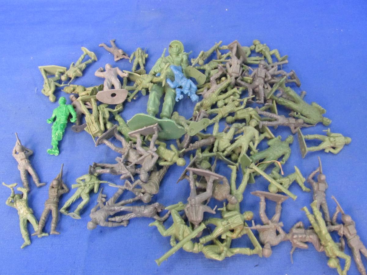 Bag of Vintage Green & Grey Army Men 1 4”  others 1-2” each – appx 8 oz