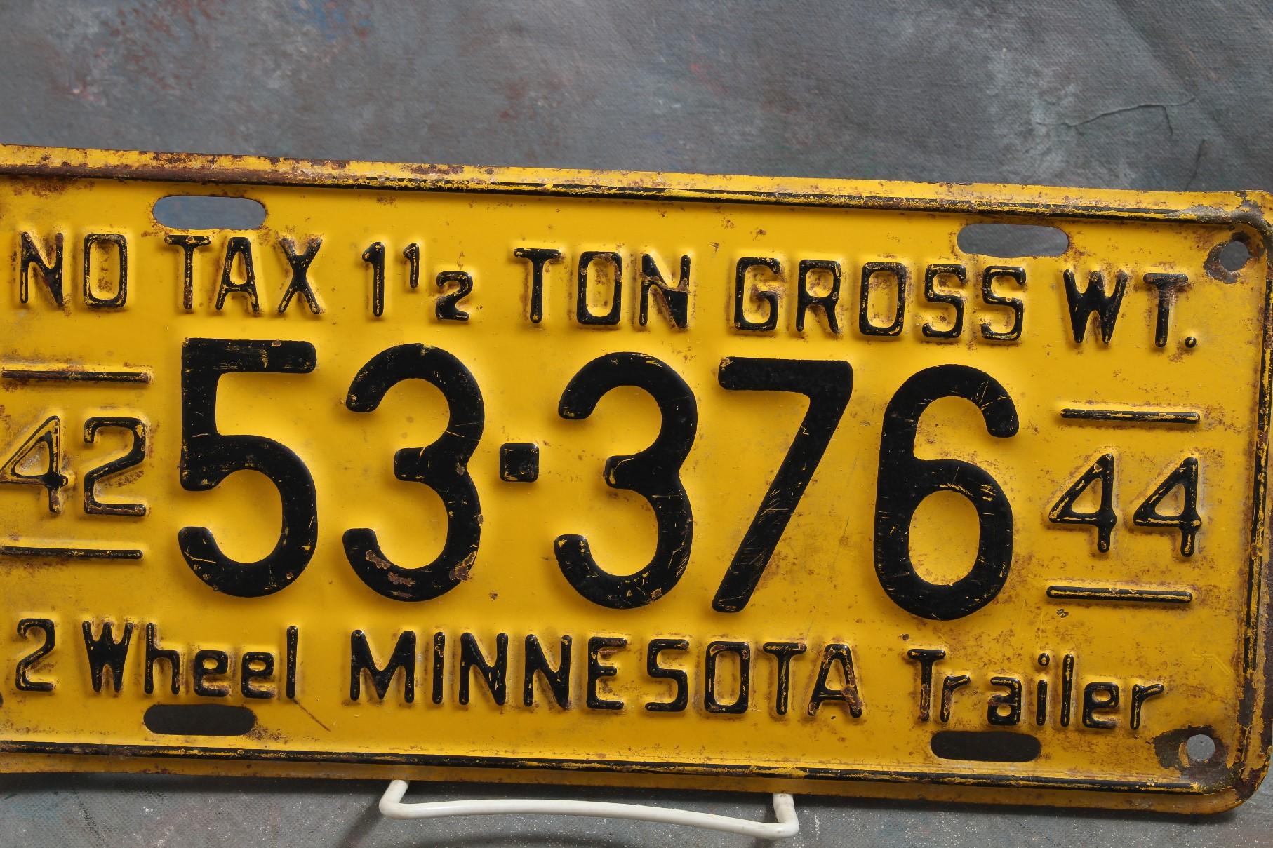 1942 - 1944 Minnesota 2 Wheel Trailer License Plate 1 1/2 Ton Gross Wt.