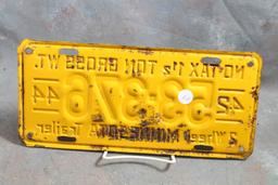 1942 - 1944 Minnesota 2 Wheel Trailer License Plate 1 1/2 Ton Gross Wt.