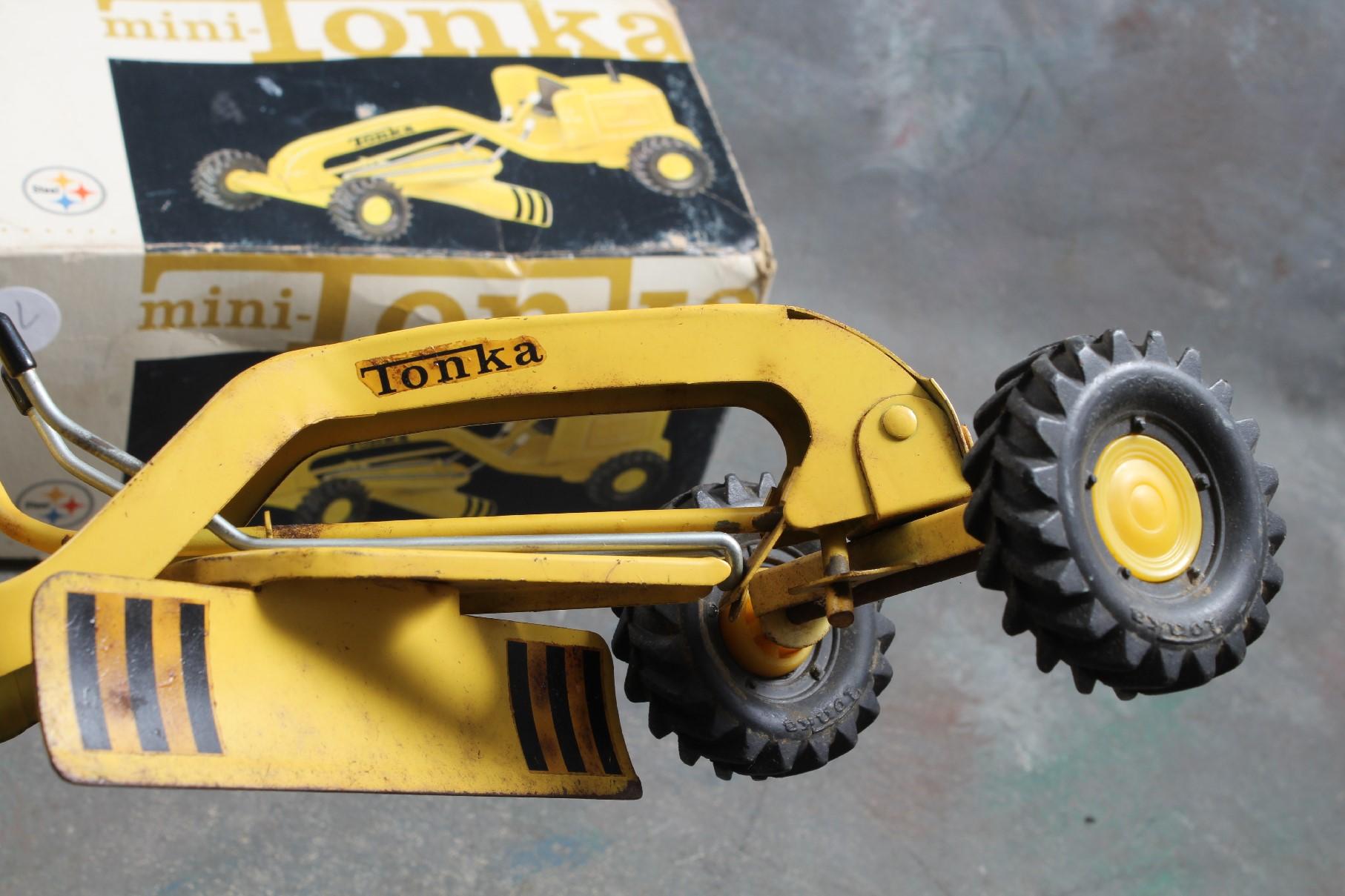 1960's Mini-TONKA No. 76 Steel Grader in Original Box