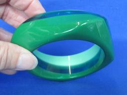 Lot of Fun Plastic & Acrylic Bracelets – Most are Bangle