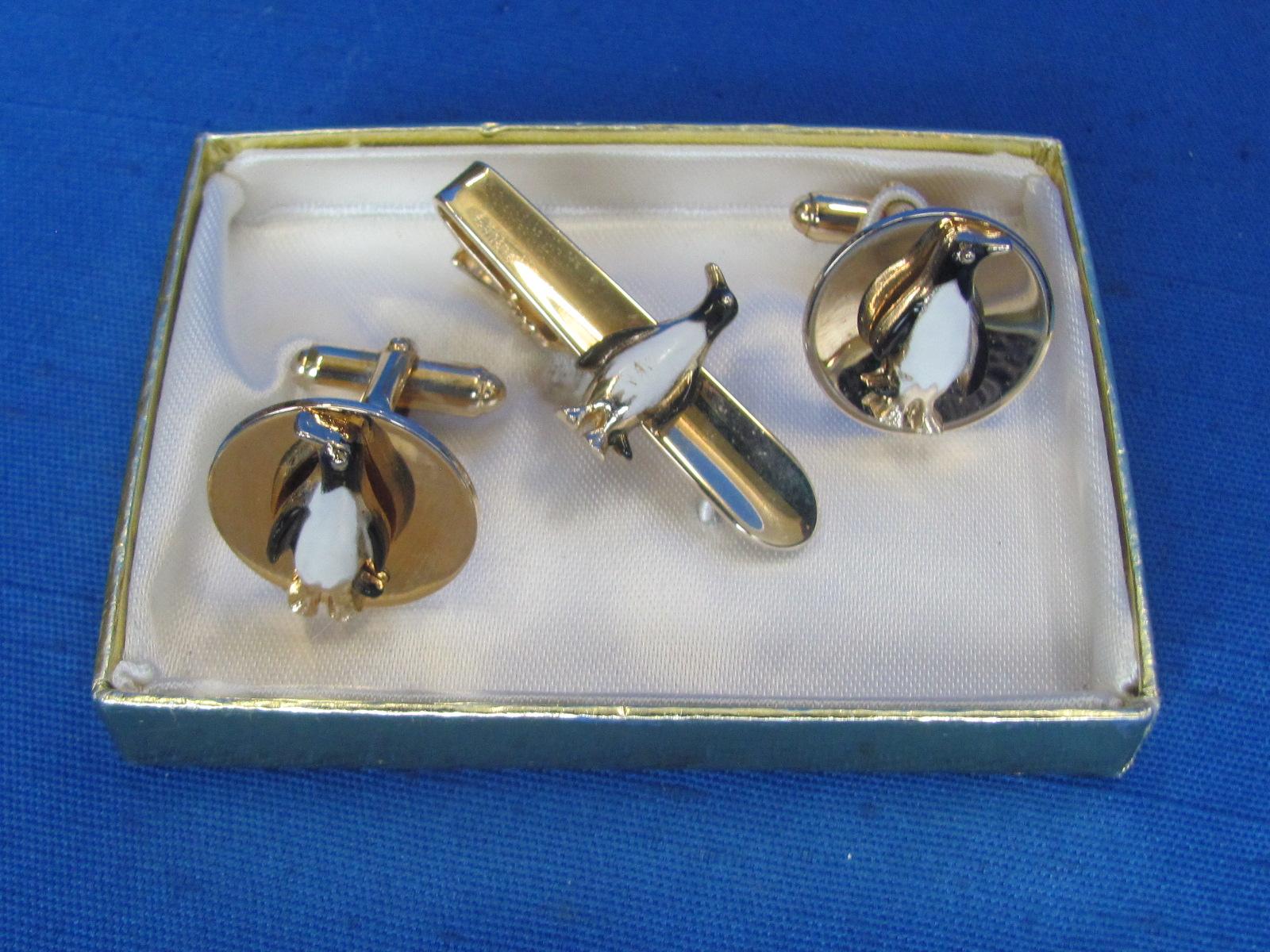 Fun Cufflinks & Tie Clasp Set – Goldtone with Penguins - Unsigned