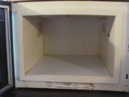 Whirlpool Microwave 24 1/2” x 16 1/4” x 14 ½” T – functioning but older