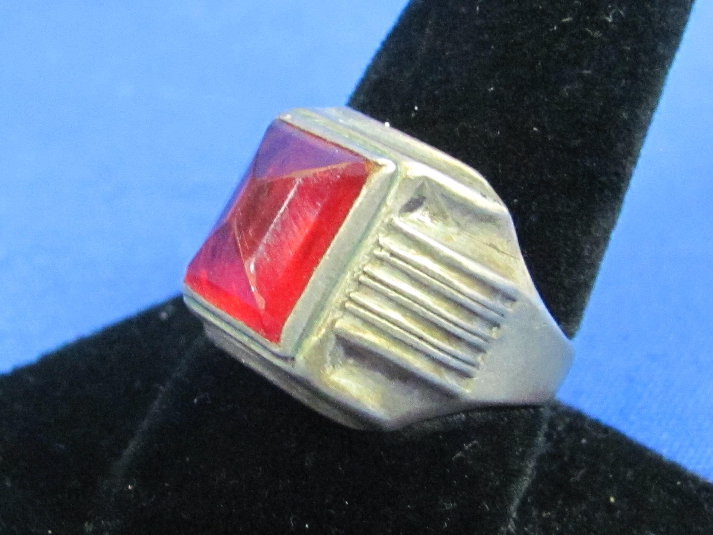 Vintage Sterling Silver Ring with Red Stone – Size 9.5 – Total weight is 6.1 grams