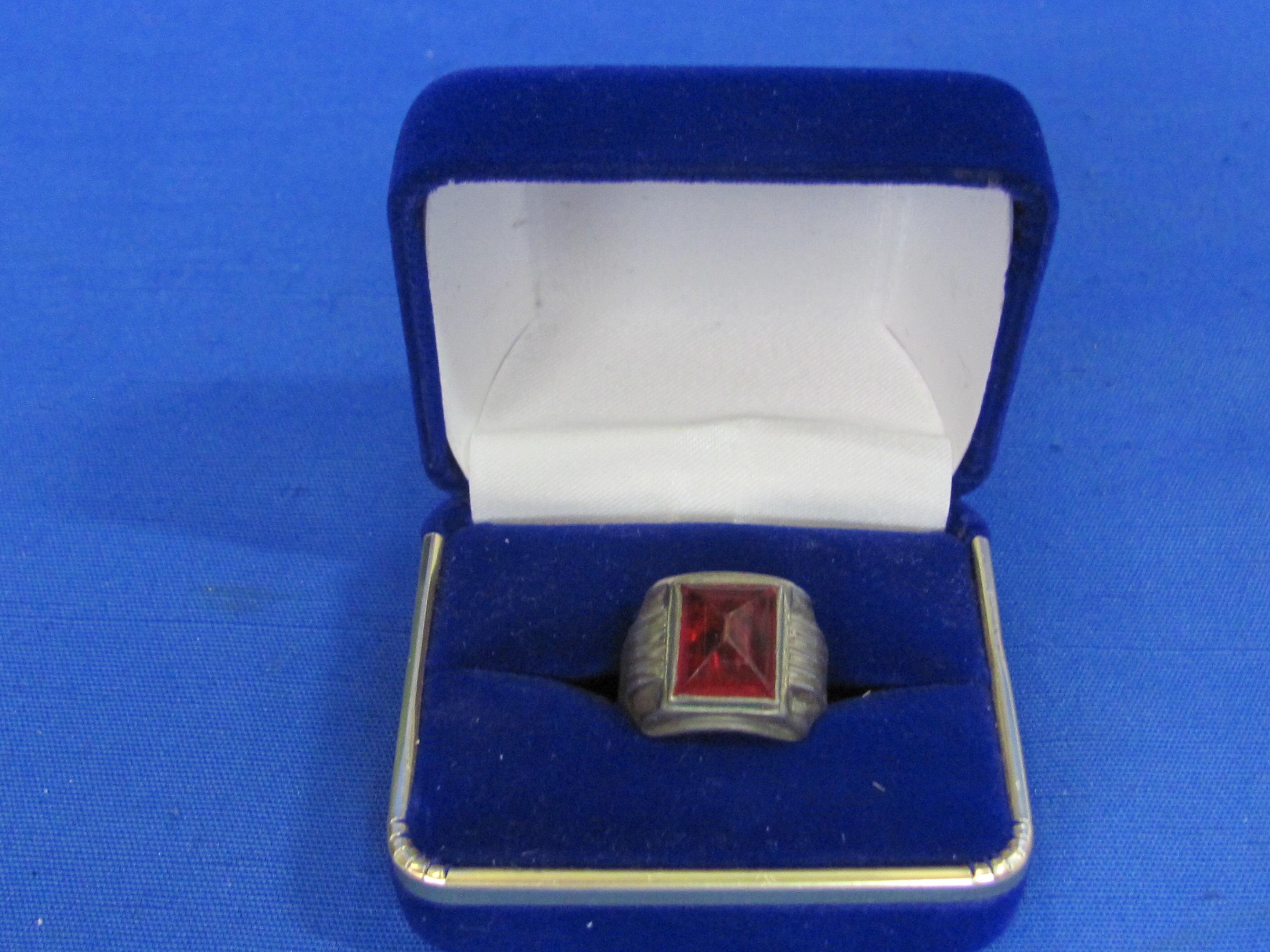 Vintage Sterling Silver Ring with Red Stone – Size 9.5 – Total weight is 6.1 grams