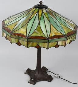 WILKINSON STAINED LEADED GLASS TABLE LAMP