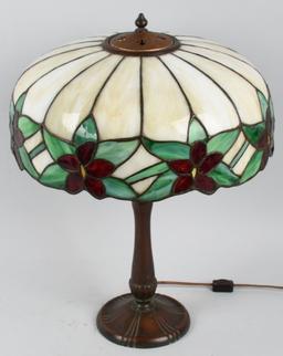 POINSETTIA STAINED LEADED GLASS TABLE LAMP