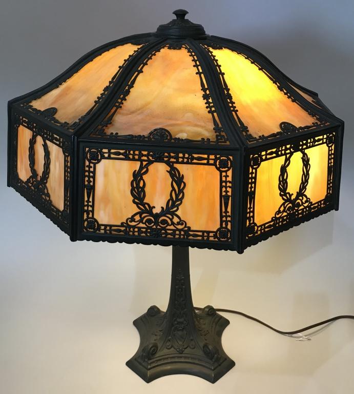 WILKINSON CARMEL SLAG GLASS TABLE LAMP