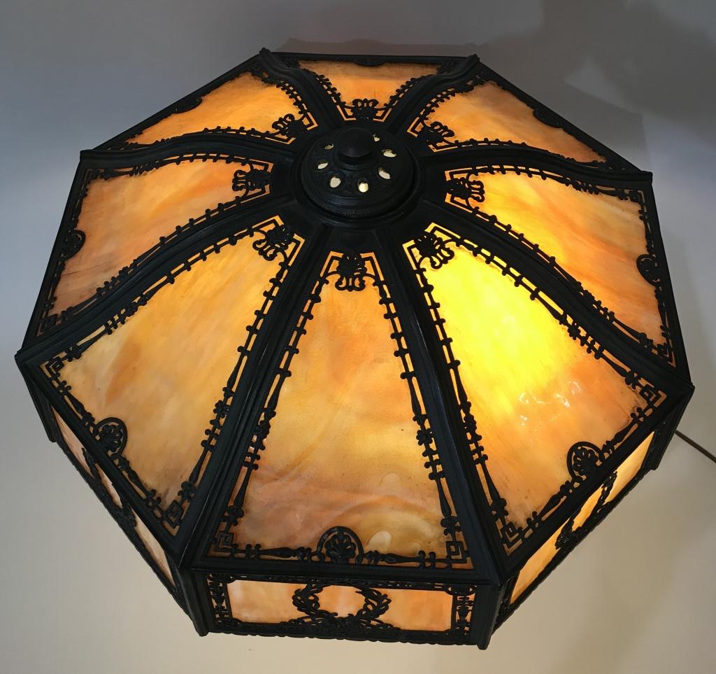 WILKINSON CARMEL SLAG GLASS TABLE LAMP
