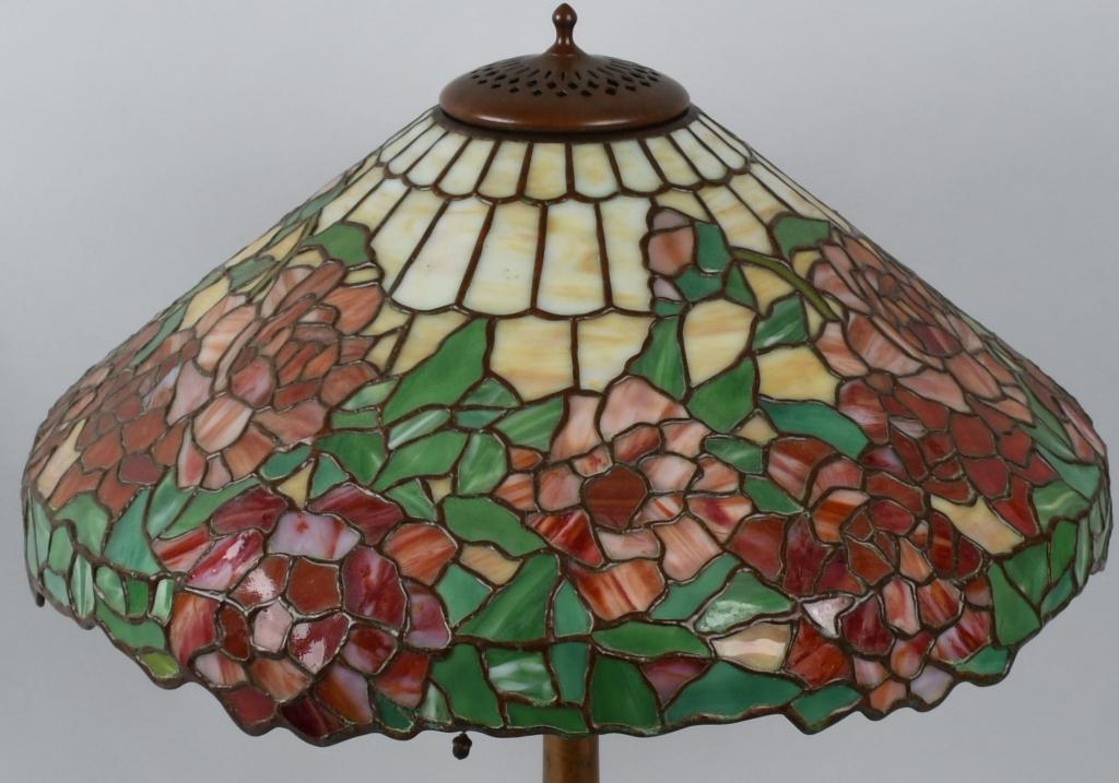 LEADED GLASS FLORAL TABLE LAMP
