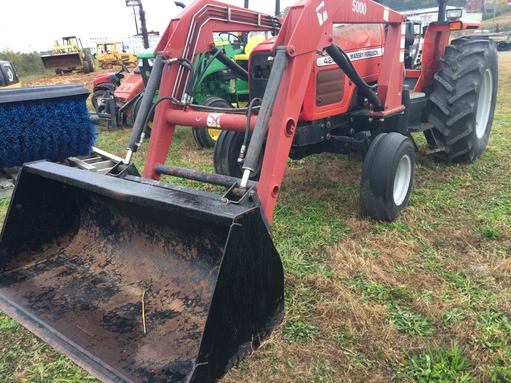 MASSEY FERGUSON 4243 W/KD 5000 LOADER & BUCKET