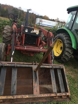 INTERNATIONAL 484 W/BUSHHOG QT2400 LOADER