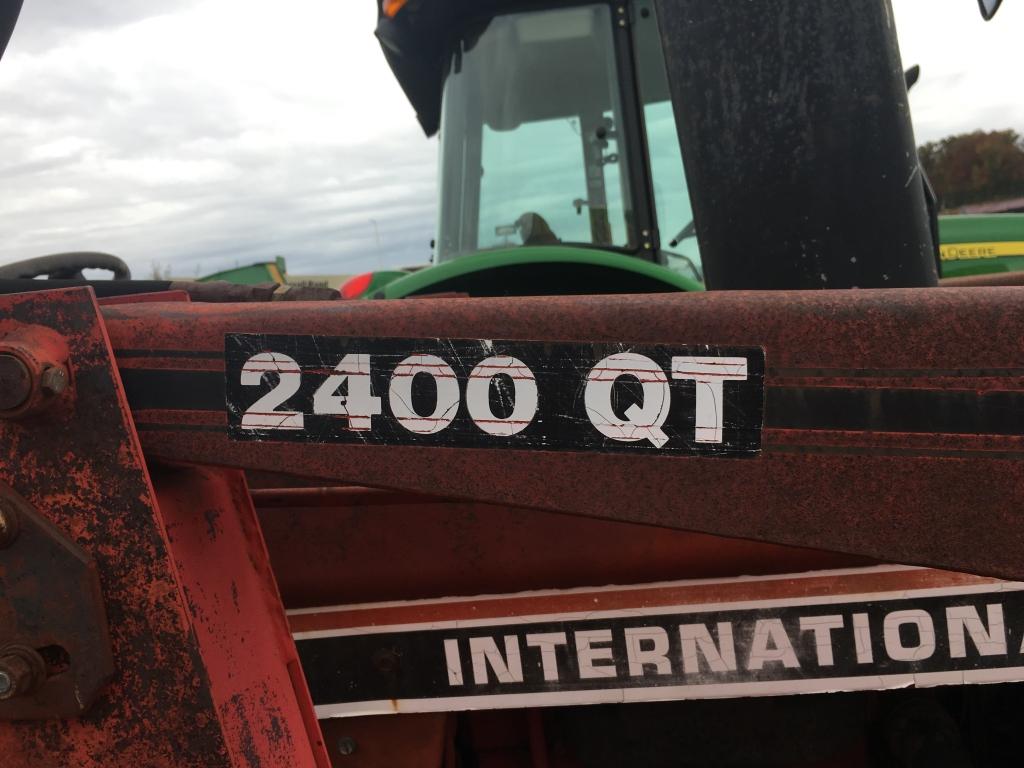 INTERNATIONAL 484 W/BUSHHOG QT2400 LOADER