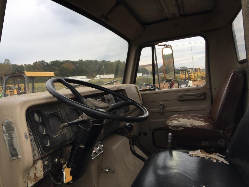 1978 INTERNATIONAL 1854 W/L2010 SPREADER