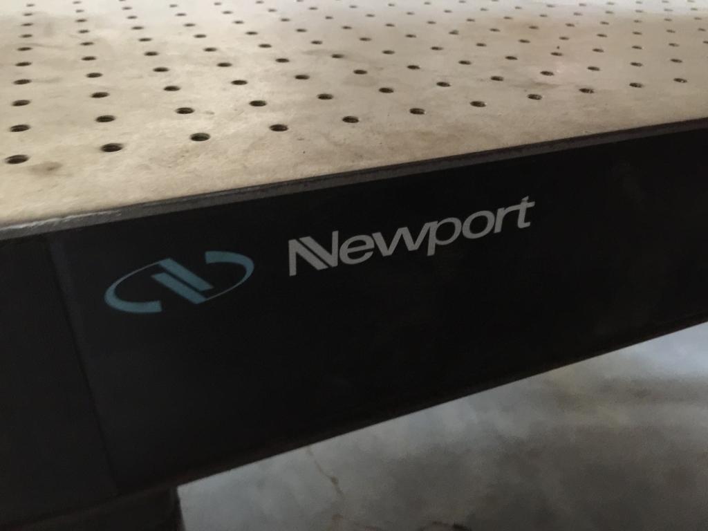 NEWPORT ANTI VIBRATION TABLE W/THREADED PLATE TOP