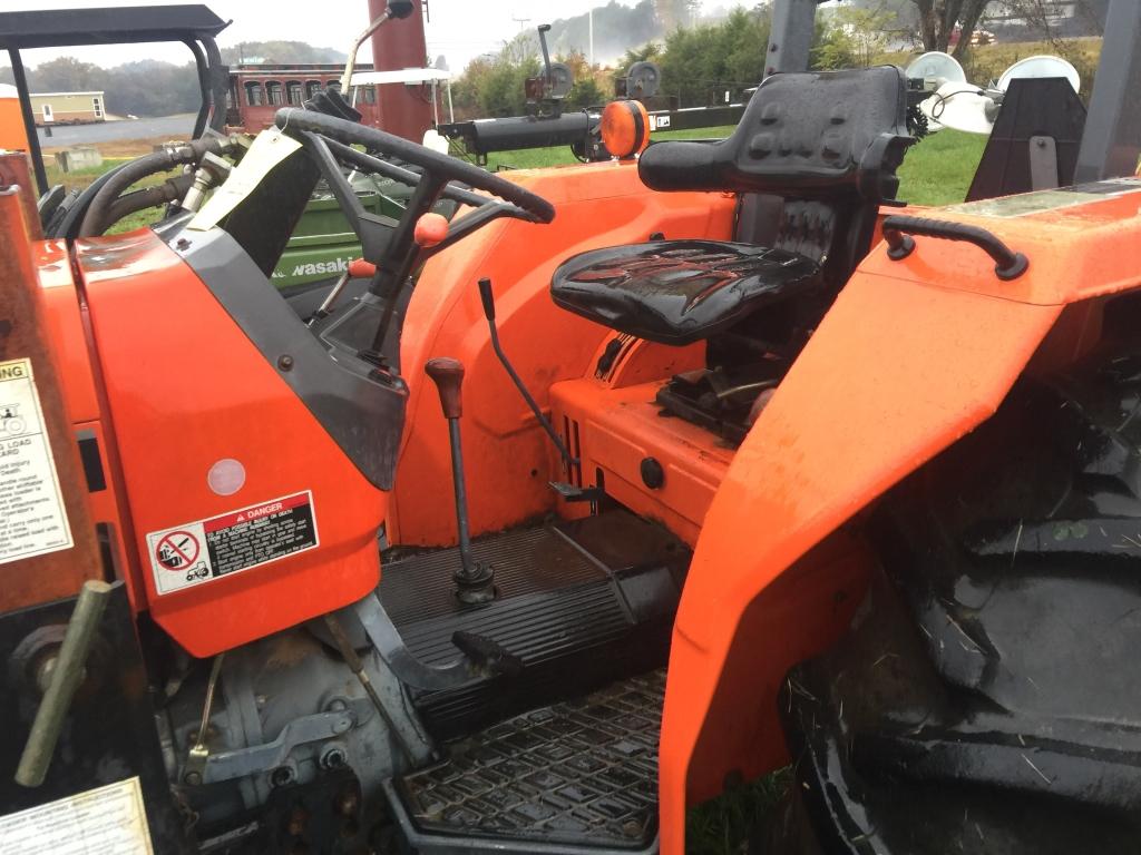 KUBOTA M4900 W/WOODS 1027 LOADER