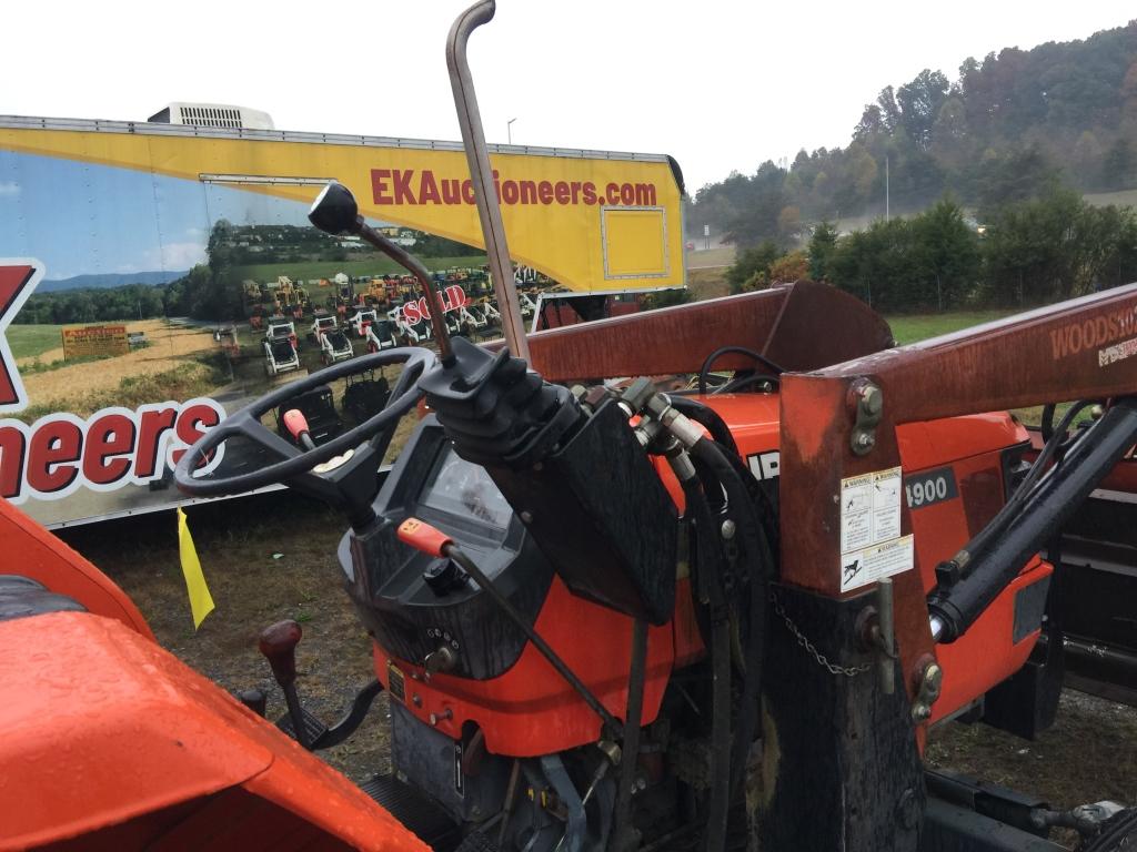 KUBOTA M4900 W/WOODS 1027 LOADER