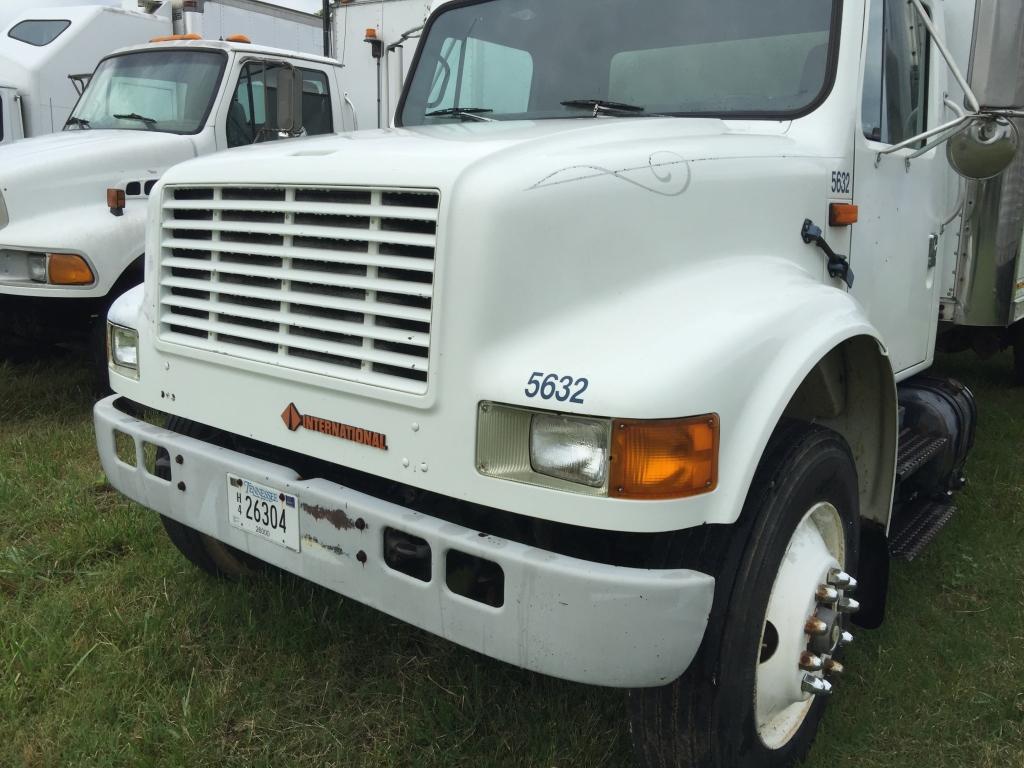 1992 INTERNATIONAL 4700 4X2 BOX TRUCK