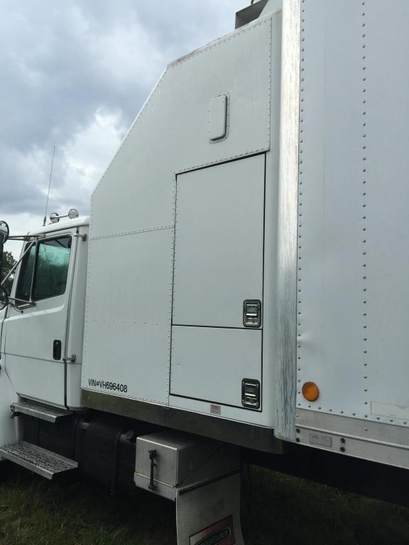 1996 FREIGHTLINER FL70 BOX TRUCK