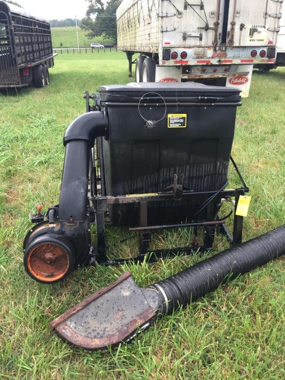 JOHN DEERE 3PT GRASS CATCHER/VAC W/GAS ENGINE