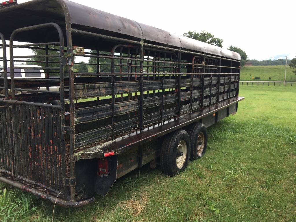 24' PINTLE HITCH TAGALONG LIVESTOCK TRAILER