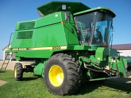 1990 John Deere 9500 Combine