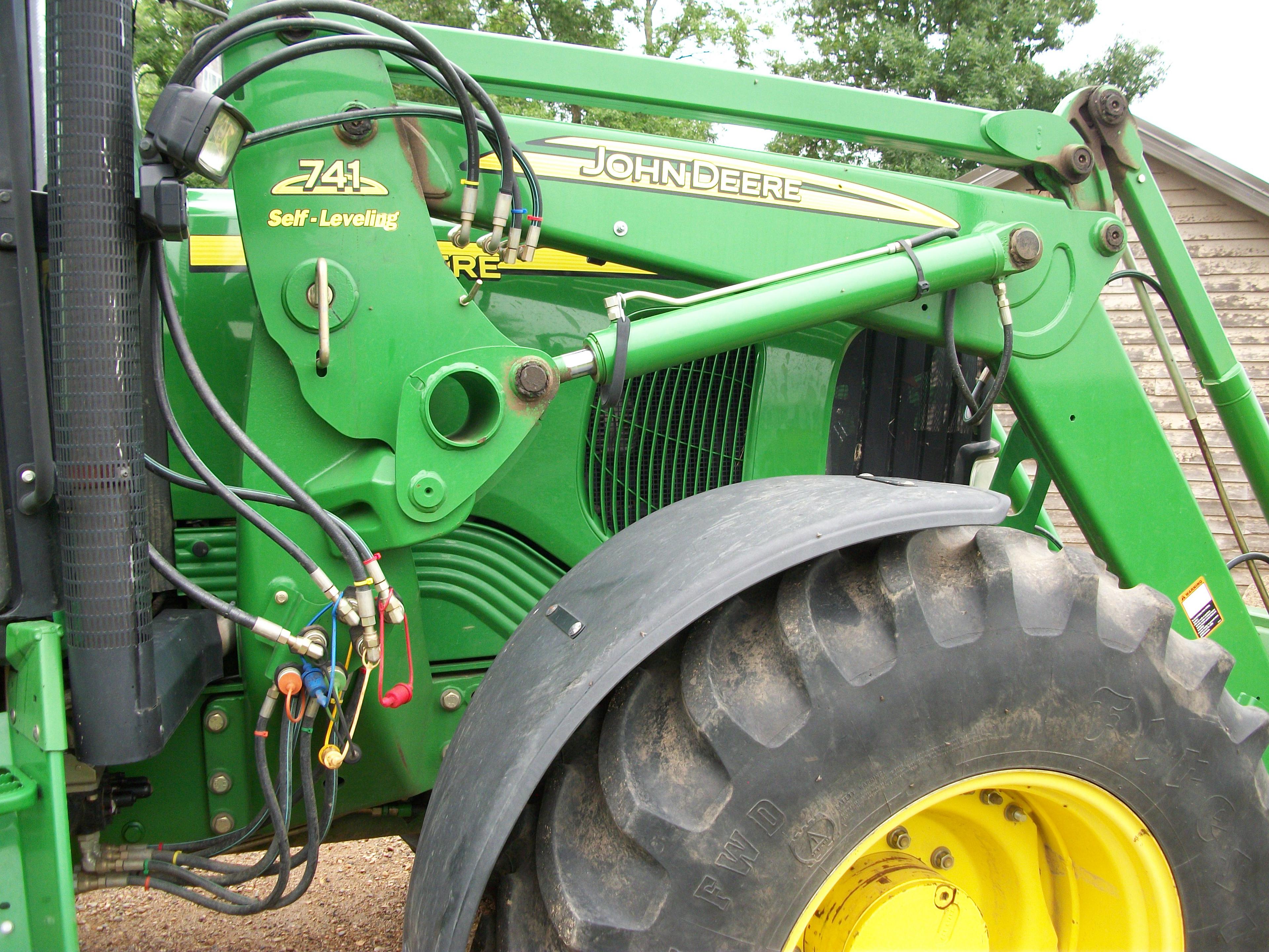 2004 John Deere 7520 w/ Loader