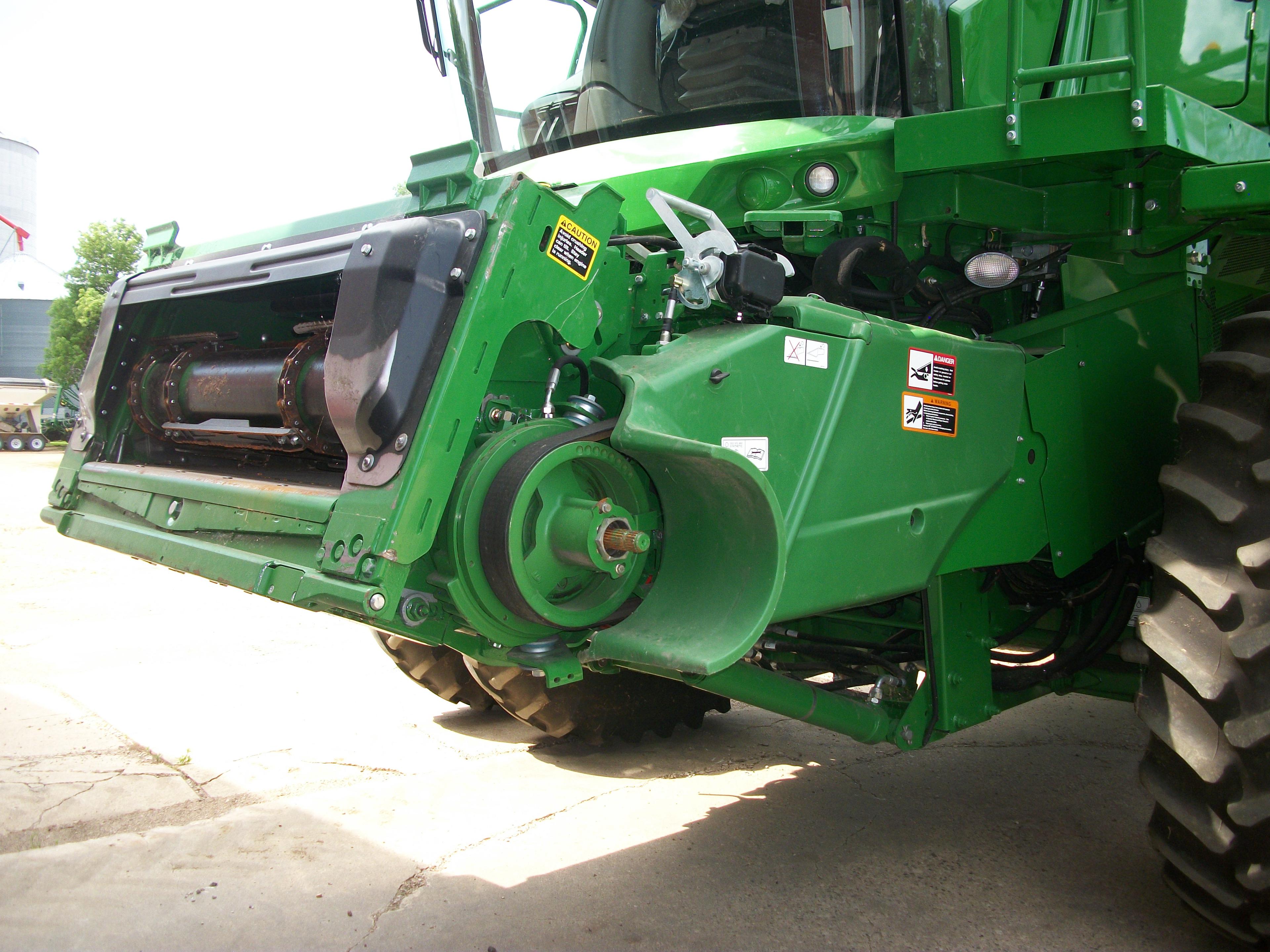 2015 John Deere S670 STS Combine