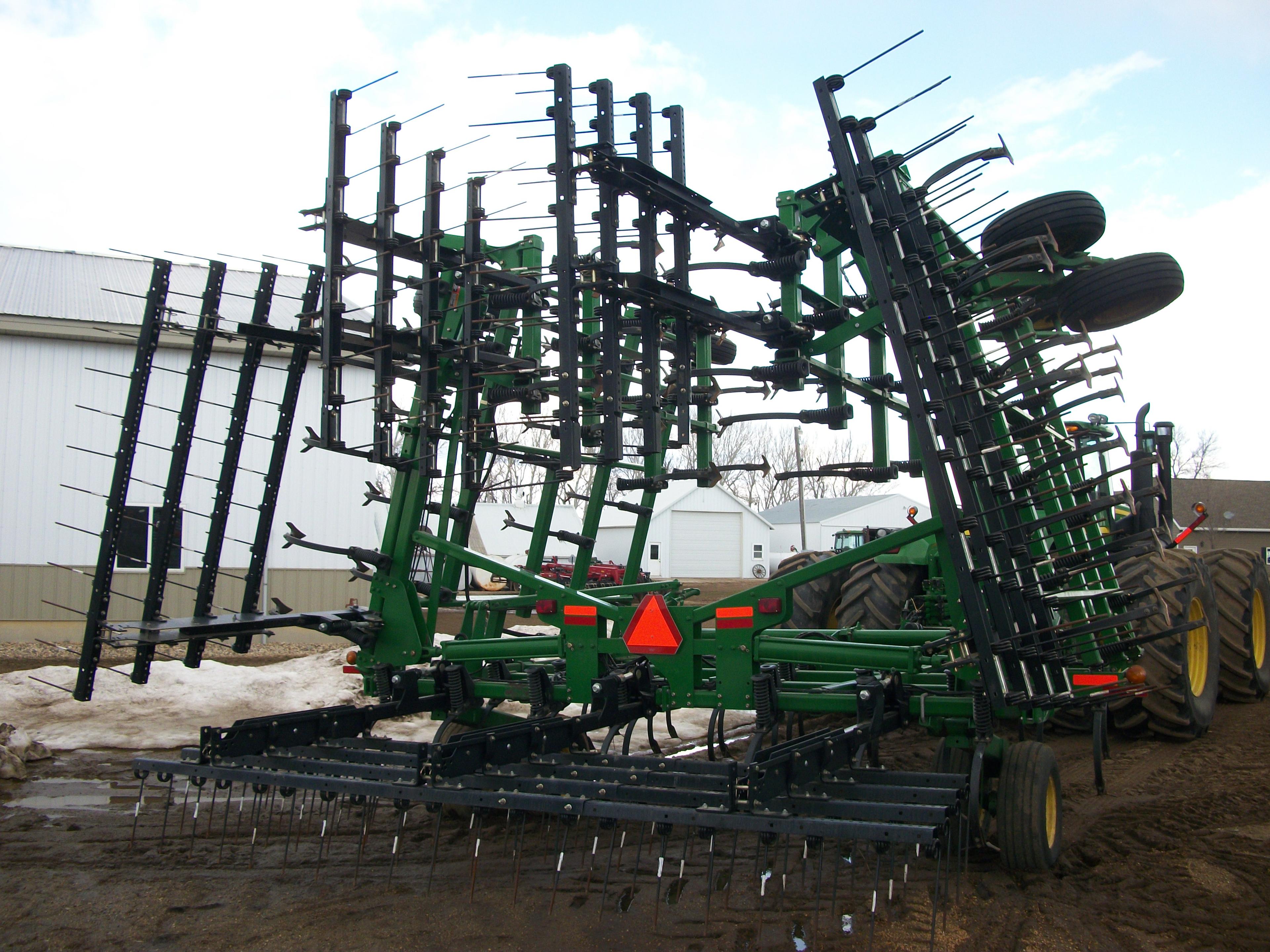 2013 John Deere 2210 Field Cultivator 44.5'