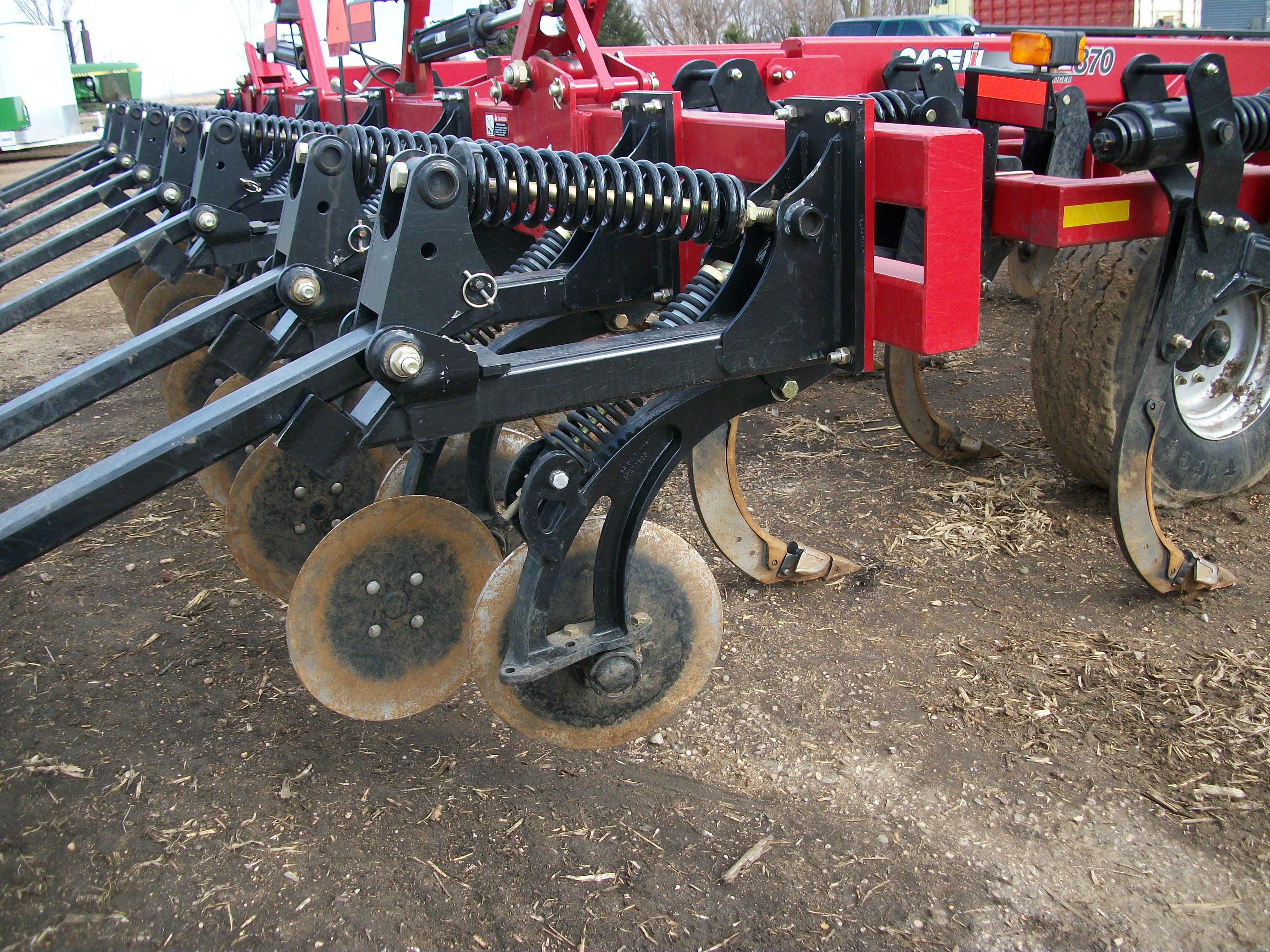 2013 Case IH 870 Ripper 9-shank, 18’