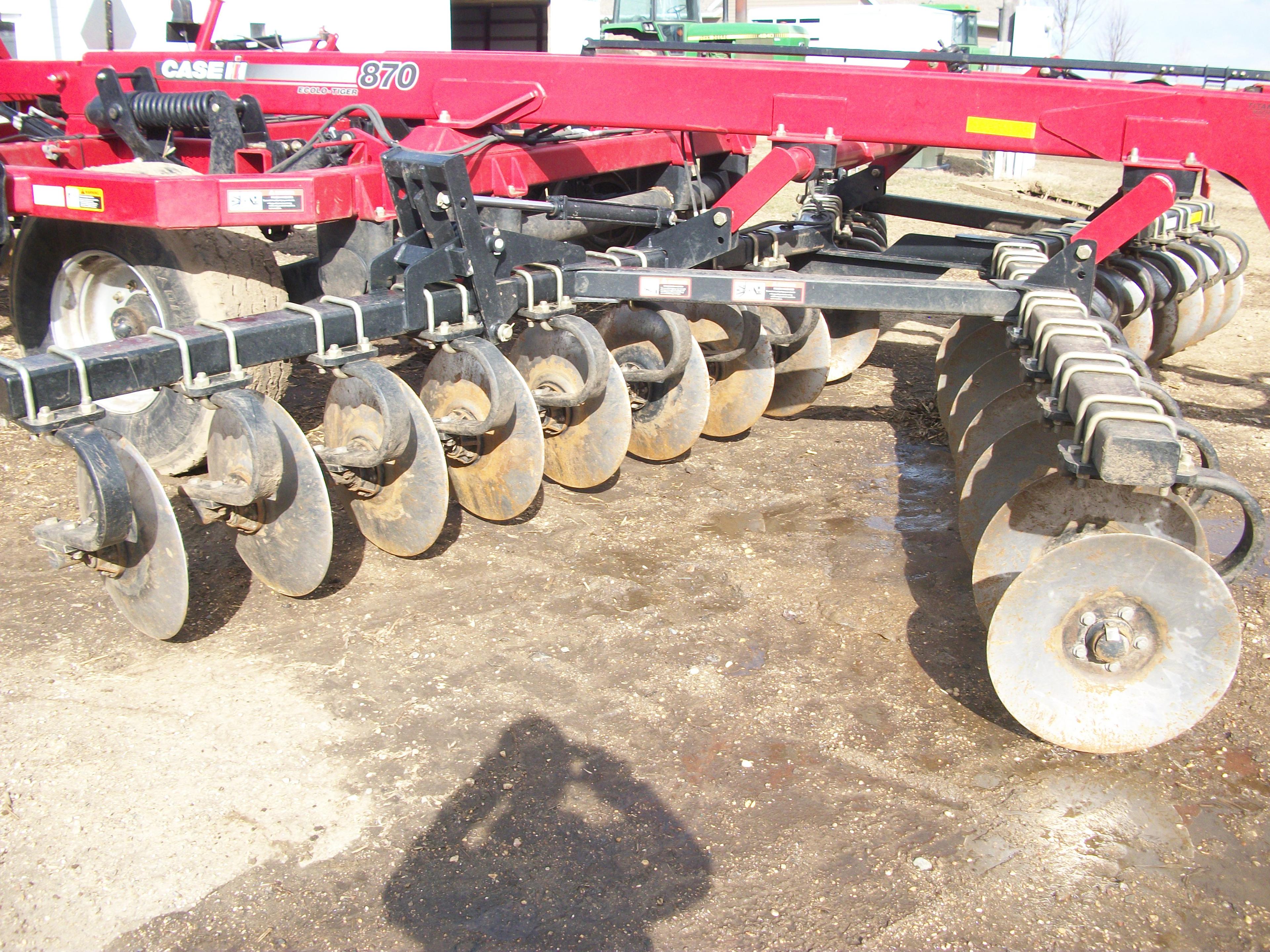 2013 Case IH 870 Ripper 9-shank, 18’