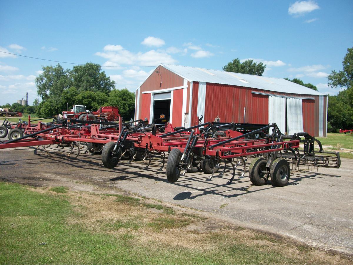 2013 Case IH 200 Field Cultivator 56'