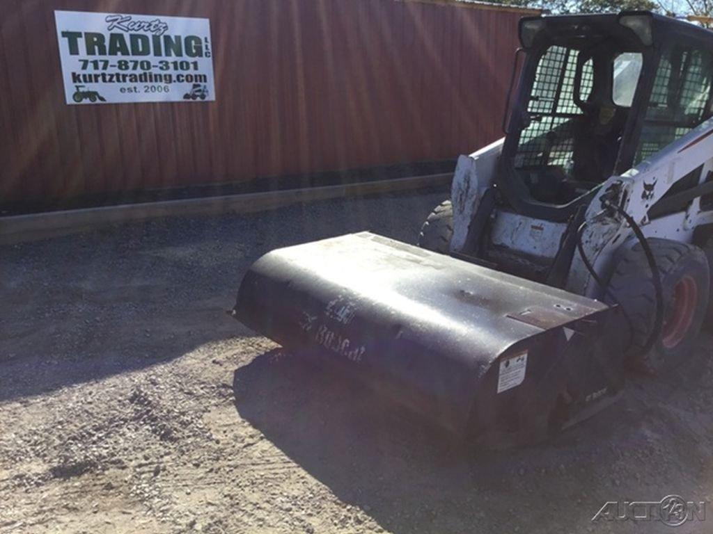 2011 BOBCAT 72" SWEEPER ATTACHMENT