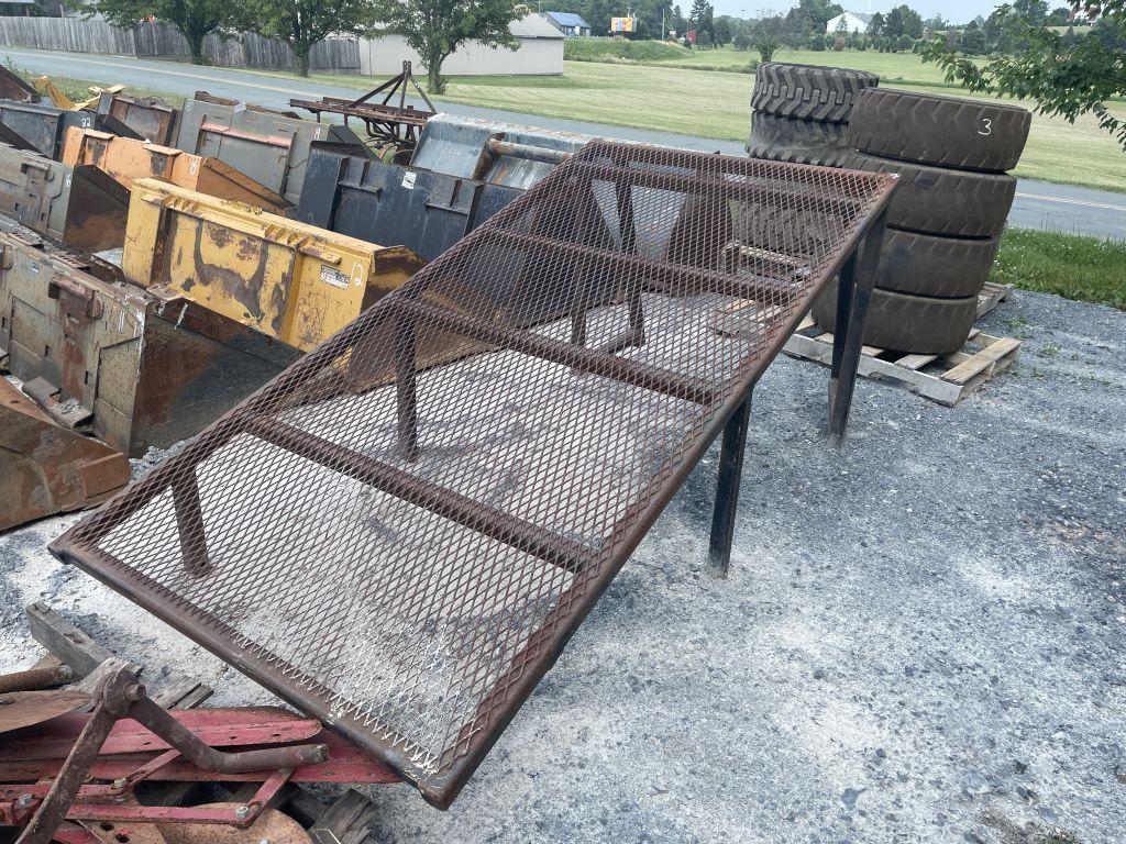 CAGE OFF A CATERPILLAR SKID STEER LOADER