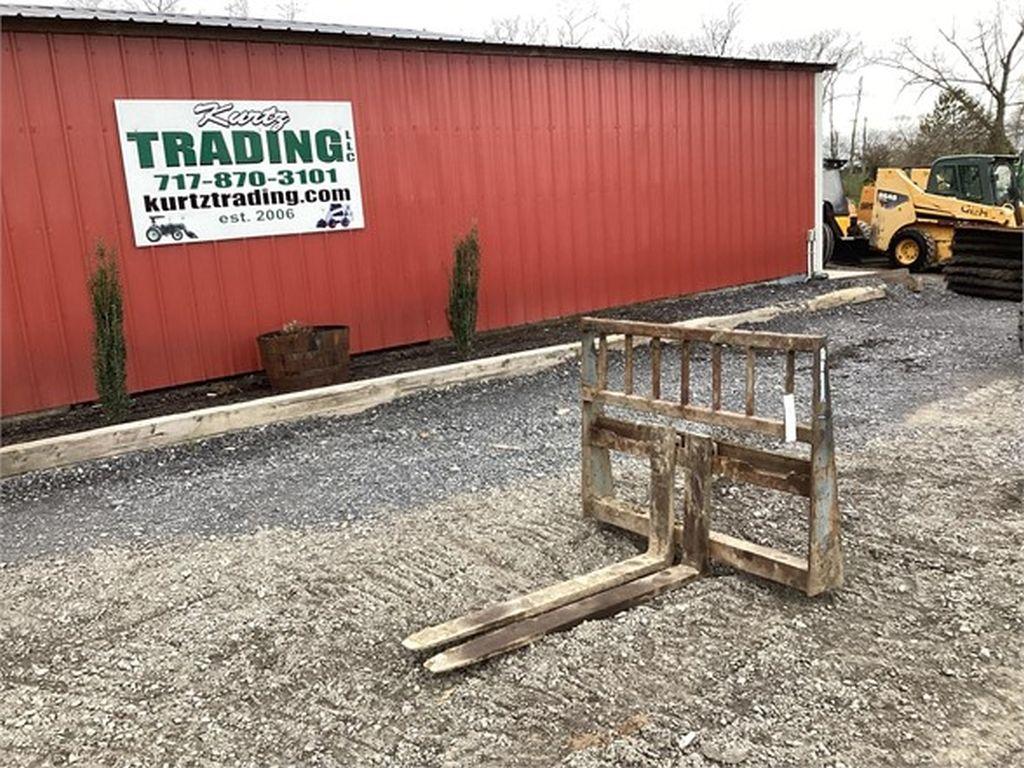 2009 QUICK ATTACH 48" PALLET FORKS