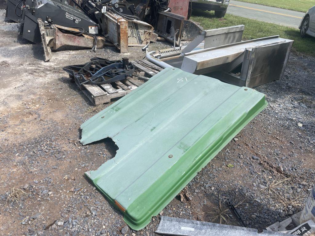 TRACTOR CANOPY OF A JOHN DEERE 5085