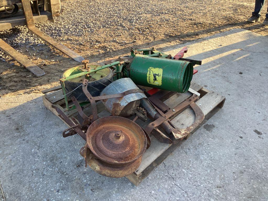 1960 JOHN DEERE 1 ROW SEEDER