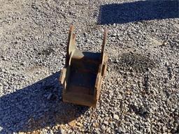 2012 JOHN DEERE 12" JOHN DEERE COUPLER BUCKET