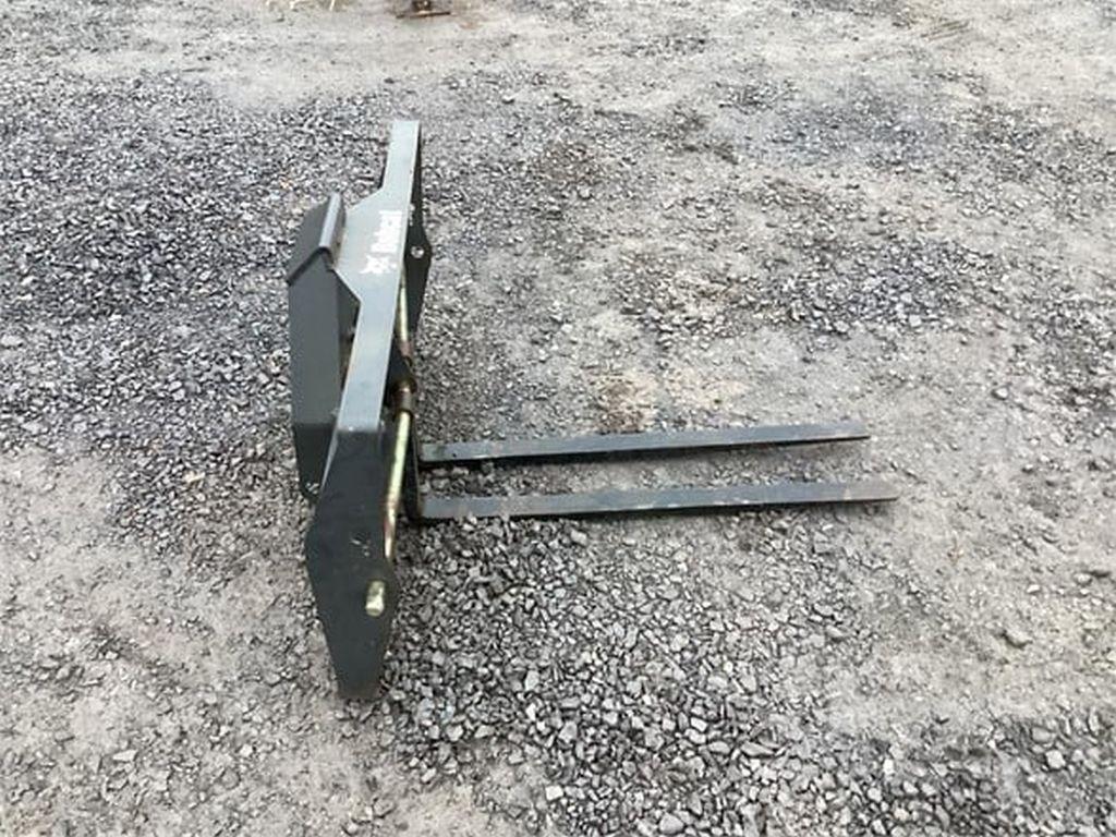 2013 BOBCAT PALLET FORKS