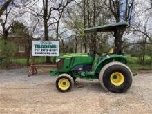 2018 JOHN DEERE 4052R FARM TRCATOR