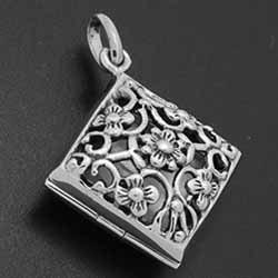 SILVER FILIGREEDIAMOND SHAPED FLOWER LOCKET