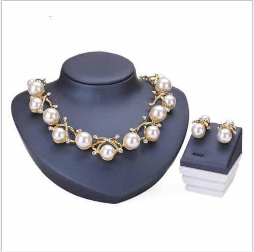 FLAWLESS CREATED DIAMOND 18K GOLD PLATED GERMAN SILVER PEARL SET