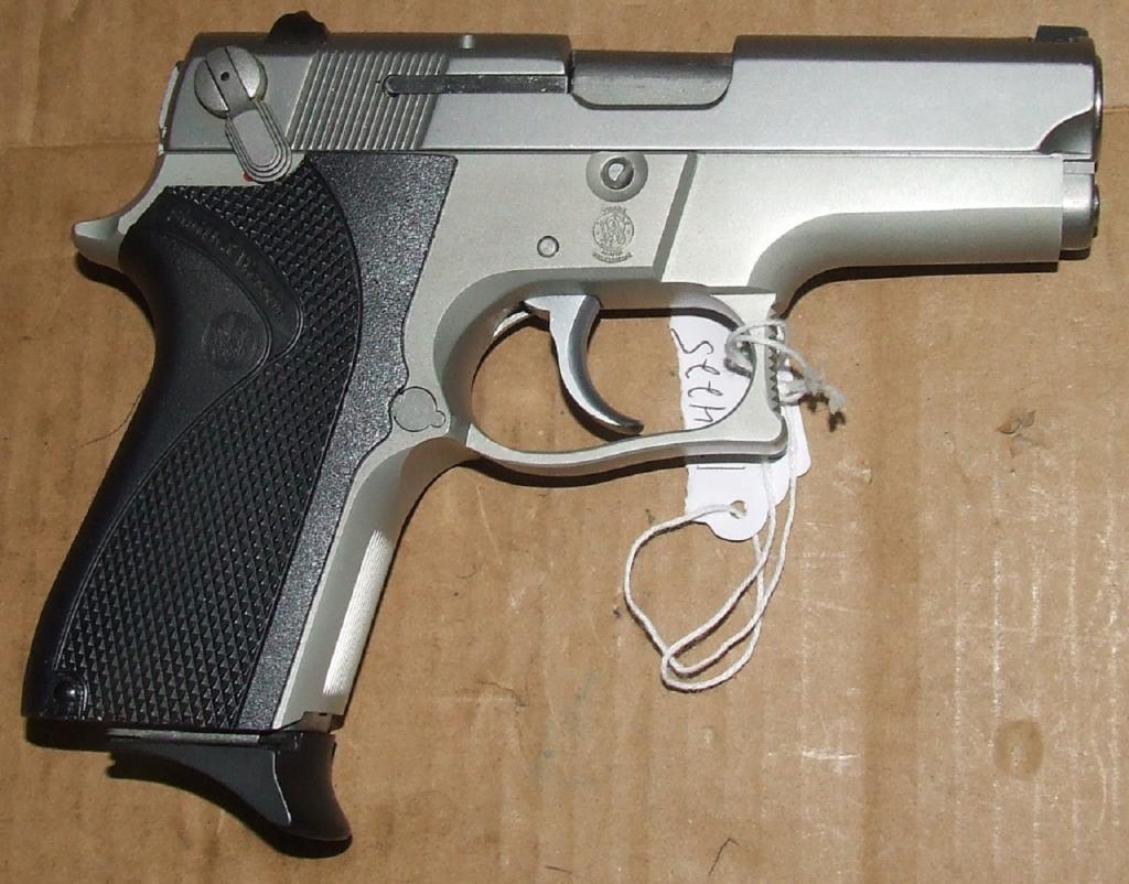 Smith & Wesson 6906 9mm pistol