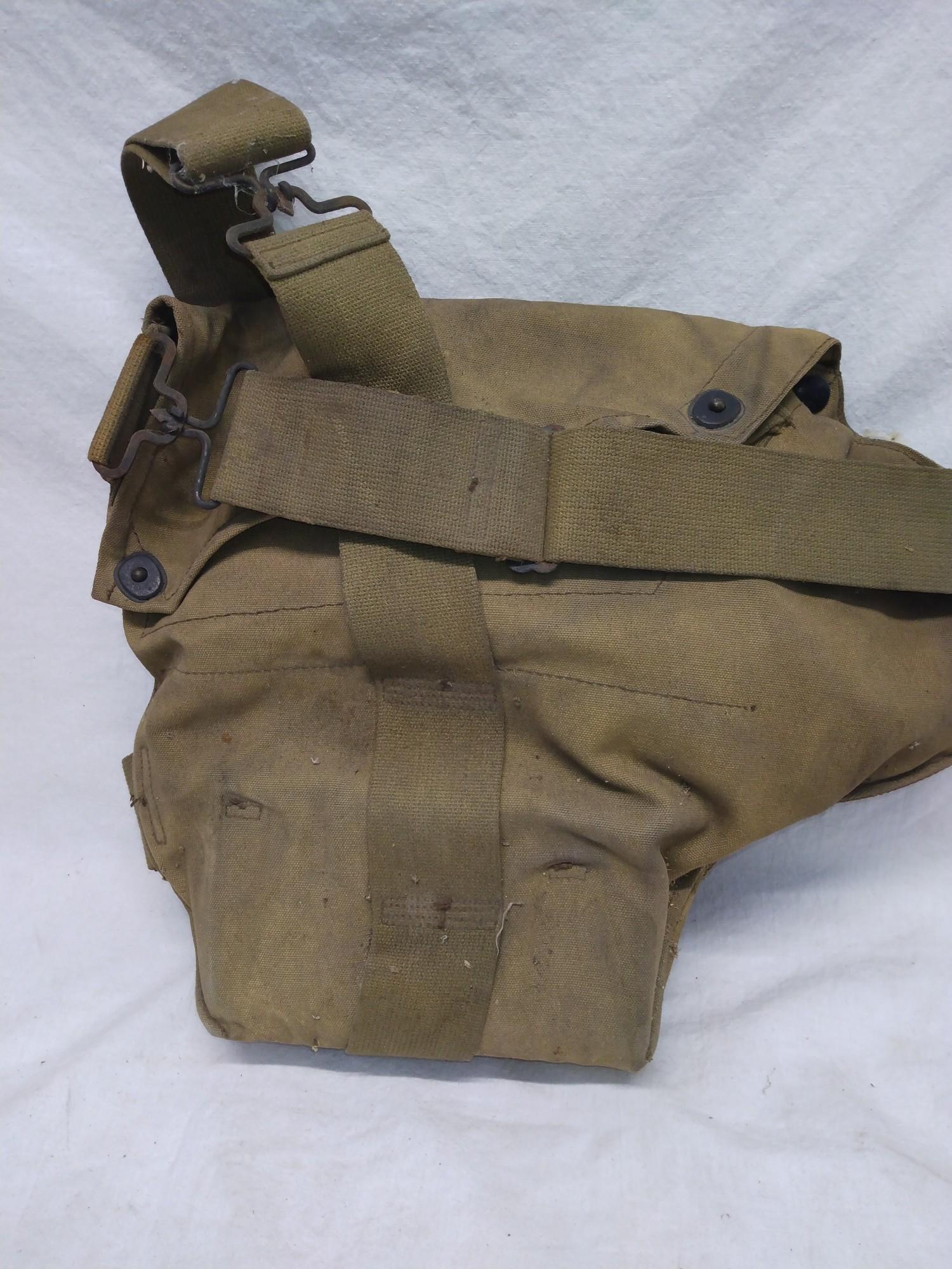 US Army Services gas mask