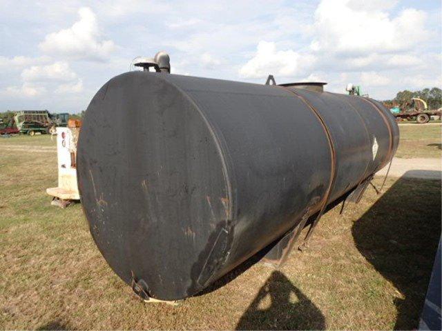 3000 Gallon Round Tank w/Ladder